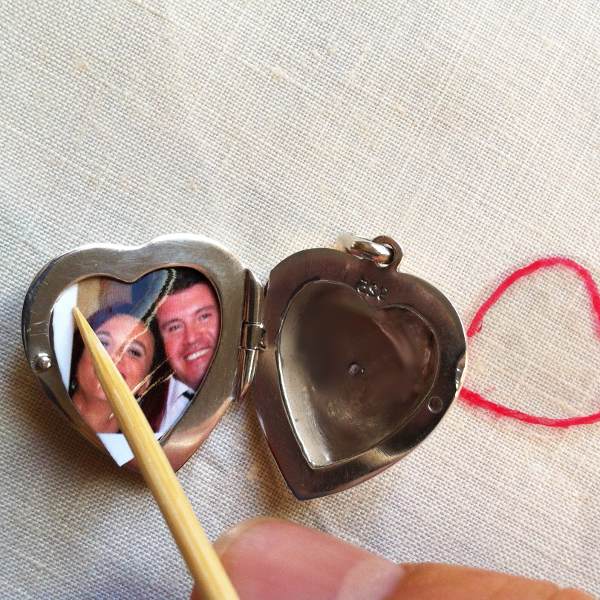 How To Add A Picture In A Locket