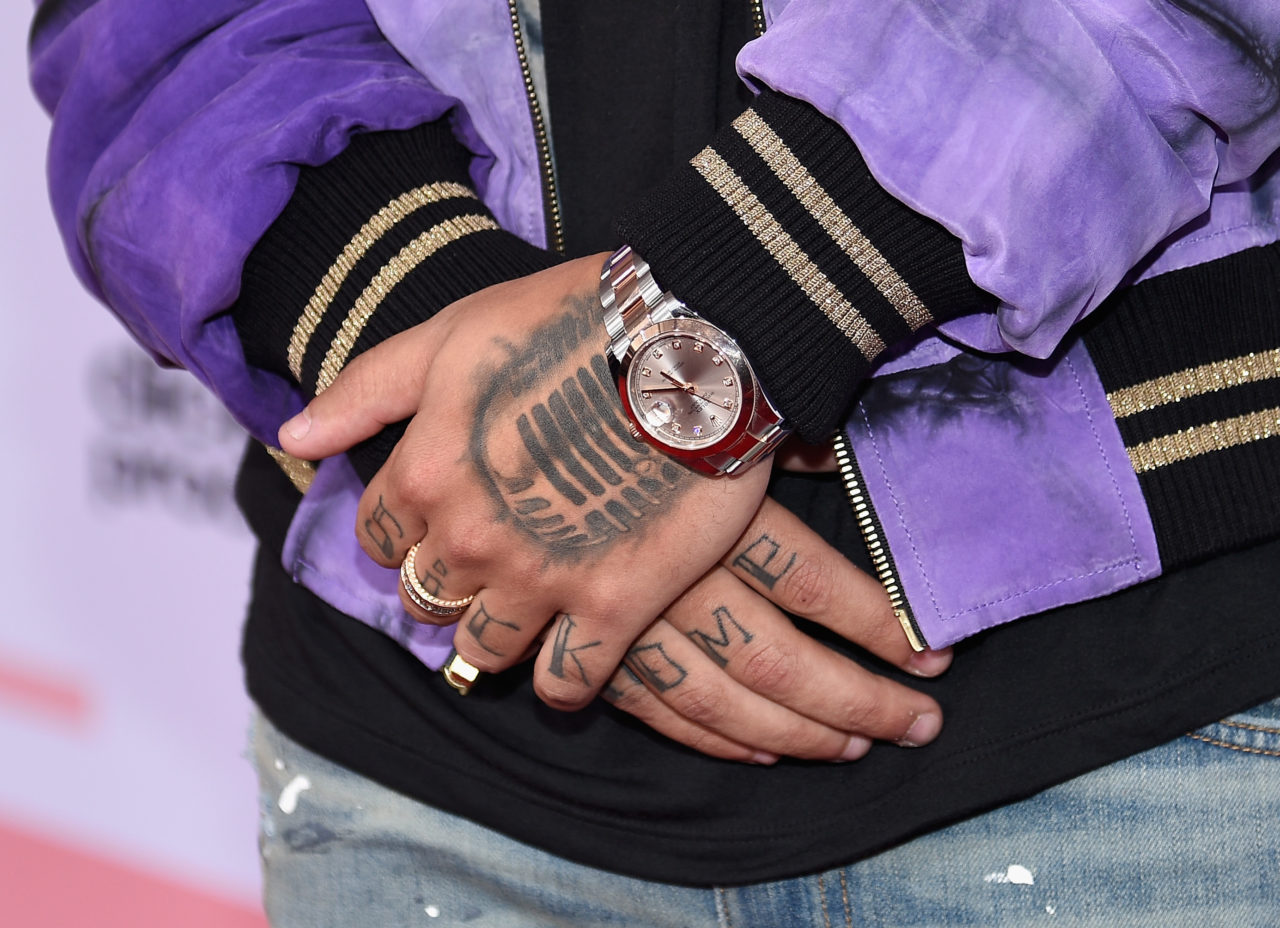 Kane Brown Tattoos On Fingers